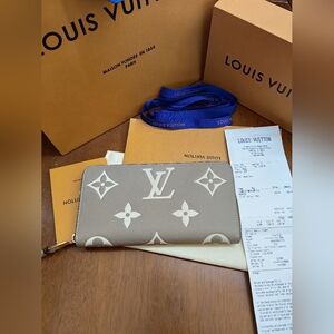 Louis Vuitton Monogram Zippy Wallet